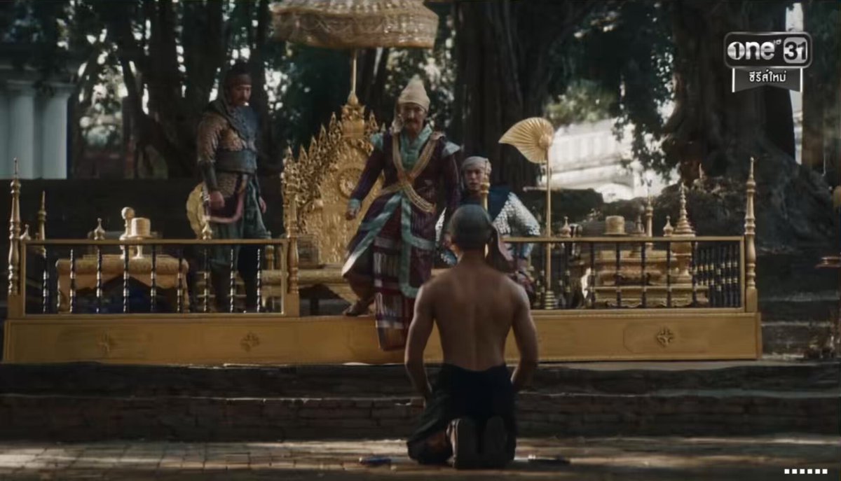 พระเจ้าบุเรงนองก็ยังคงเป็นบุคคลที่น่าทึ่งสุดๆ สำหรับนี่ โคตรฉลาดอะจะบ้า คือมองออกเลยนะว่าฝีมือการรบของพระนเรศถ้ากบฏขึ้นมาคือต้านได้ยากแน่นอน มังจีเองก็สู้ไม่ได้พระเจ้าบุเรงนองคือซื้อใจด้วยการขอให้เป็นมิตรเป็นบ้านพี่เมืองน้องต่อกันเมื่อต่างฝ่ายต่างขึ้นครองราชย์ มองขาดมาก #หงสาวดีEP3