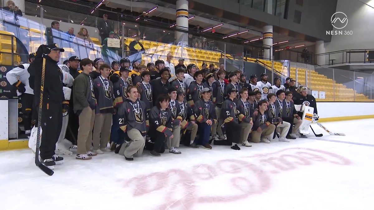 Today the Boston Bruins welcomed the Blackstone Valley team, who won the Rhode Island state championship last week ๐ค ๐