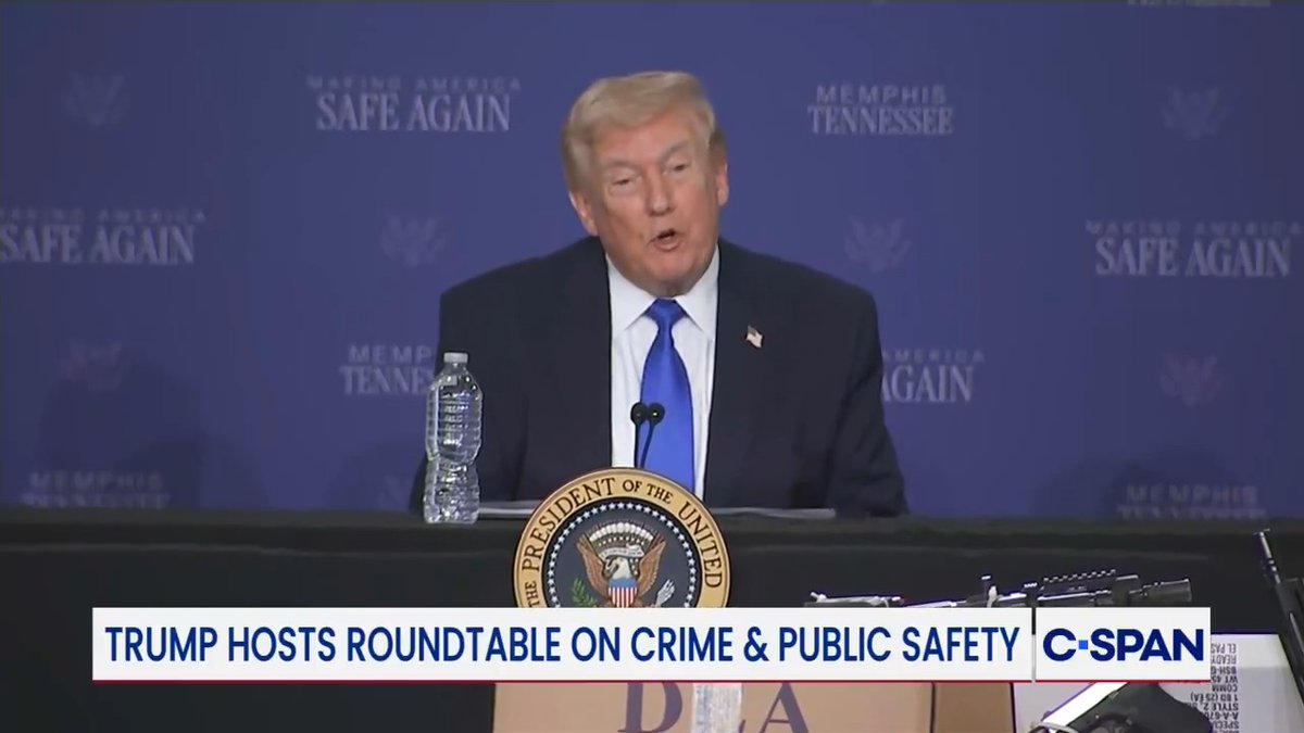🇺🇸🇮🇷 Trump on pausing strike against Iran's power grid: "With Iran we've been negotiating for a long time, and this time, they mean business." -> But Israel just made a bombing run on Irans infrastructure, what charade is this?