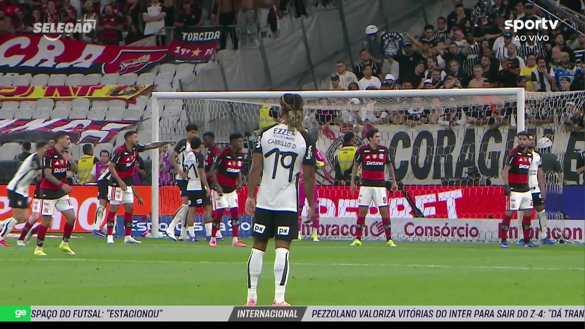 Bancada do Seleção Sportv questiona a não expulsão de Gabriel Paulista, do Corinthians, em lance com Jorginho, do Flamengo: Richarlyson: “Nítido. Ele joga o braço no rosto do Jorginho. Agressão.” André Rizek: “A imagem é bem clara.” 🎥 sportv ge