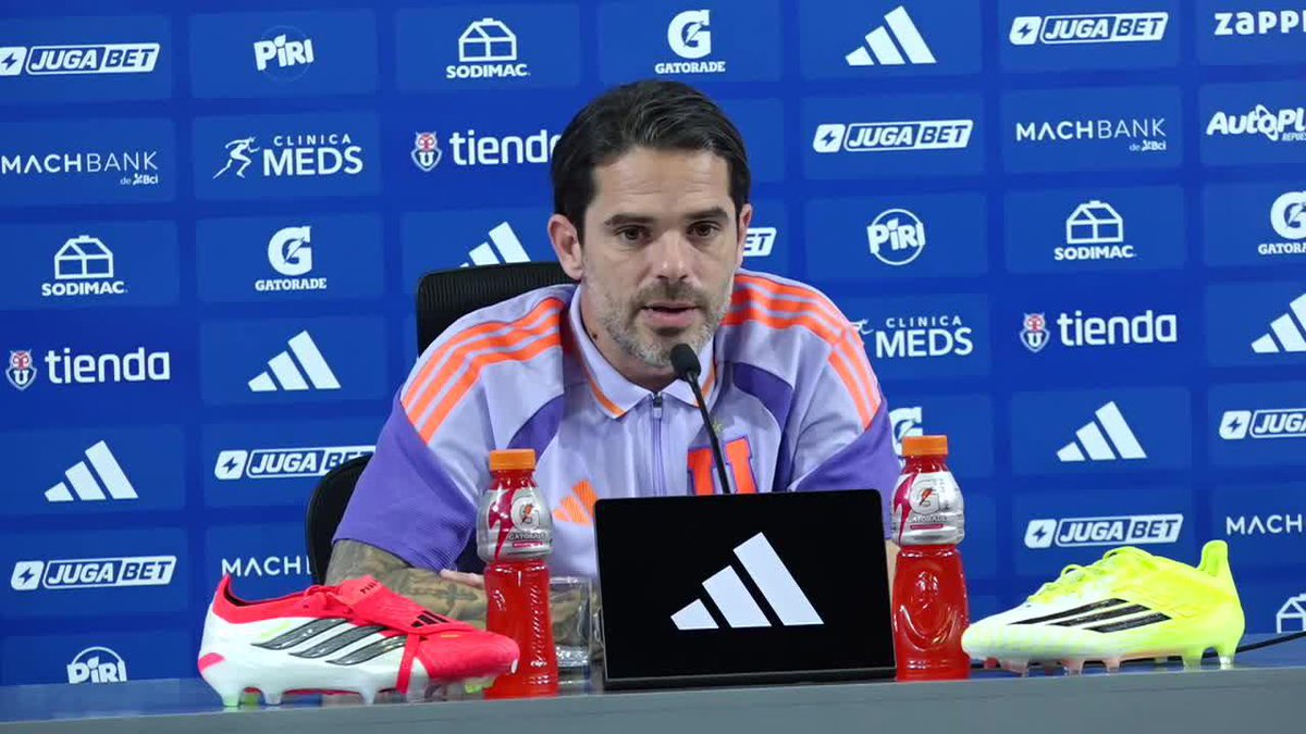 "LEANDRO (FERNÁNDEZ) ME LLAMÓ POR TELÉFONO PARA CONTARME LO QUE ERA EL CLUB" Fernando Gago reveló que el ex delantero de la U lo contactó para hablar de Universidad de Chile y de lo que era la institución, previo a estampar su firma como nuevo entrenador del equipo.
