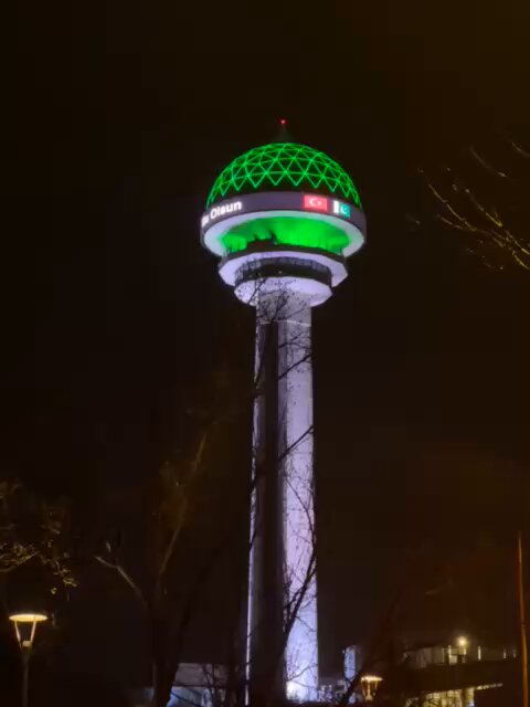 Atakule - Ankara’s tallest tower lights up in green, on the eve of #PakistanDay . Atakule - Ankara'nın en yüksek kulesi #PakistanGünü arifesinde yeşil renkte aydınlatıldı. Yaşasın Pakistan Türkiye dostluğu ve kardeşliği 🇵🇰🇹🇷