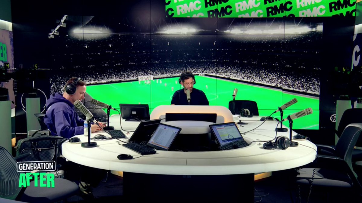 🏴󠁧󠁢󠁥󠁮󠁧󠁿 Julien Laurens : "Ce que propose Chelsea est trop pauvre, trop médiocre. On a l'impression que Rosenior n'est pas au niveau. Chelsea lui a donné un contrat de 6 ans et demi, et au bout de 3 mois, on se pose déjà des questions."