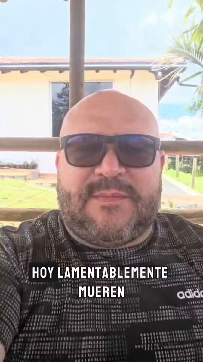 Después de recortar el presupuesto a las Fuerzas Armadas y dejar obsoletos los aviones y helicópteros, hoy se estrella un Hércules con más de 100 soldados en Putumayo. ¿Cuántas vidas más por la negligencia de Gustavo Petro Mindefensa? La sangre de nuestros héroes está en sus manos.