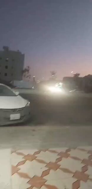 > بلاغ مهم للجهات المختصة في #المملكة العربية السعودية: الشخص الظاهر في الفيديو والرسائل المرفقة يعمل ضمن شبكة مرتبطة باستخبارات الميليشيا الحوثية، إحدى أدوات إيران في المنطقة نضع هذه المواد أمام الجهات المعنية للتحقق واتخاذ ما يلزم ونؤكد بوضوح: هذا السلوك لا يمثل اليمنيين 🇾🇪🇸🇦