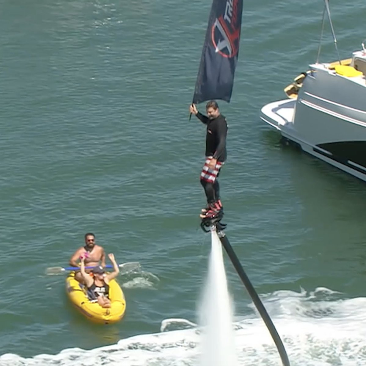 You never quite know what’s going to happen in McCovey Cove 😂 MLB #OpeningNight: New York Yankees vs. SFGiants LIVE on Netflix — March 25 Coverage starts at 7PM ET | 4PM PT