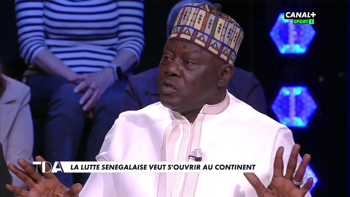 #TDA 🌍 : La légende Moustapha Gueye nous présente la lutte sénégalaise et nous parle de son désir d'exporter ce sport en présentant tout le folklore qui fait son charme 🤼♂️