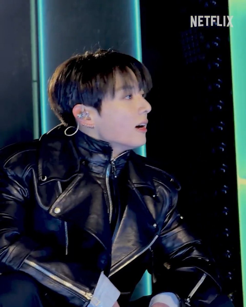 정국 📸 <BTS 컴백 라이브: ARIRANG> 절찬 스트리밍 중. #BTSLiveonNetflix #BTS_ARIRANG