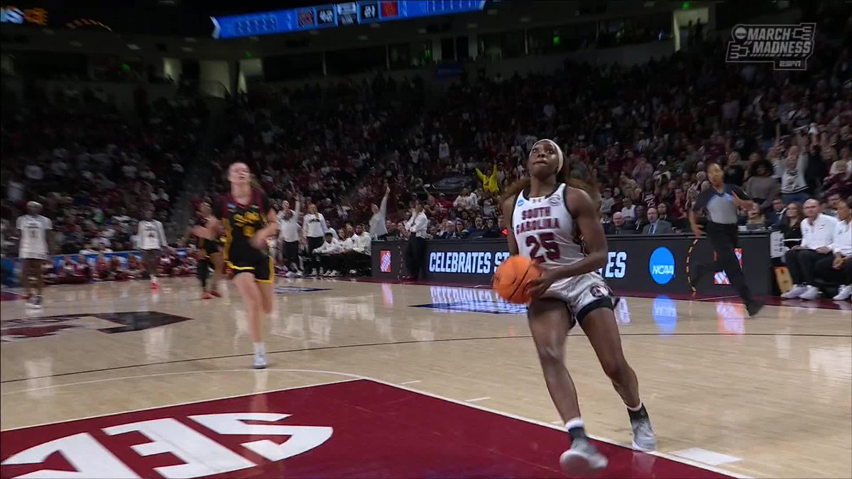 Raven Johnson steals it for the bucket and Columbia is ROCKIN' for the Gamecocks 🔥