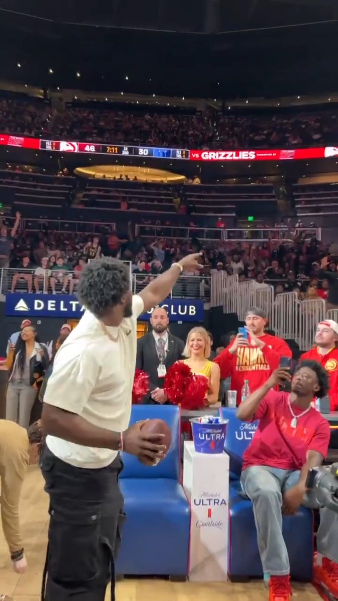 Jalon signed a ball and tossed it wayyyy into the crowd 😯😅