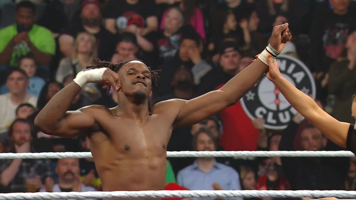 THIS MAN IS INSANE! JeโVon Evans picks up the WIN!