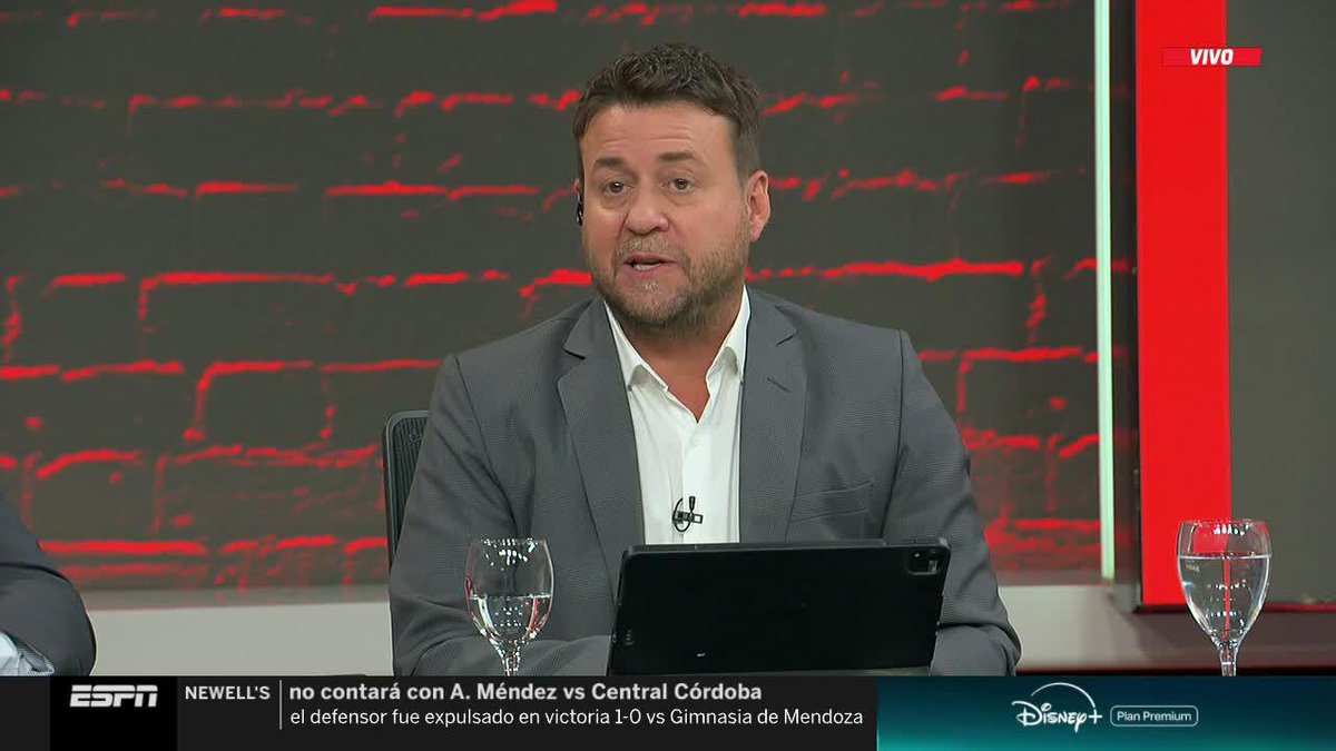 ¡¡MEMPHIS DEPAY NO LLEGA AL PARTIDO DEL CORINTHIANS ANTE PLATENSE EN VICENTE LÓPEZ!! Se confirmó que el crack neerlandés se DESGARRÓ y no jugará ante el Calamar el próximo 9 de abril, por la primera fecha de la #Libertadores. ℹ️ Leo Paradizo