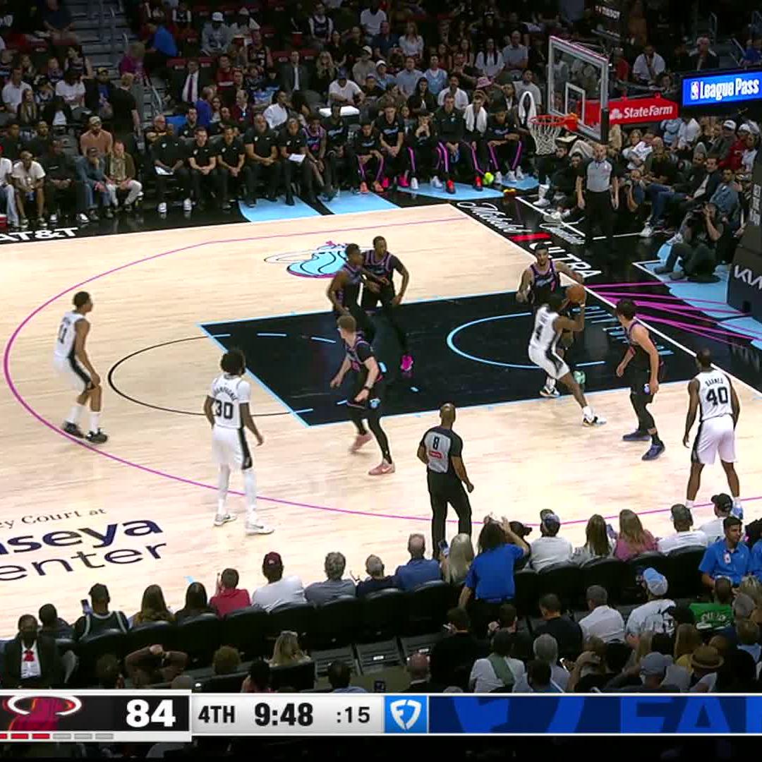 don't hurt em, Vic 🫣 📺 NBA on NBC and Peacock | FanDuel Sports Network Southwest