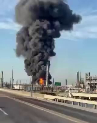 🚨🇺🇸 The Valero Port Arthur refinery is one of the largest in the United States The facility processes roughly 395,000 barrels of crude oil per day, making it a critical piece of America's fuel supply chain. Port Arthur sits along the Gulf Coast refining corridor that handles nearly half of all U.S. refining capacity. This comes at the worst possible time. The Strait of Hormuz is effectively closed. Iraq declared force majeure on its oil production. Qatar's LNG hub is damaged. Global crude is above $100. And the U.S. just authorized sales of Iranian and Russian oil to keep markets from spiraling further. Even a temporary shutdown of a facility this size tightens domestic fuel supply at a moment when Americans are already paying $3.90+ at the pump. If repairs take weeks, gas prices in the Gulf Coast region could spike ahead of the rest of the country. Source: KHOU / Reuters
