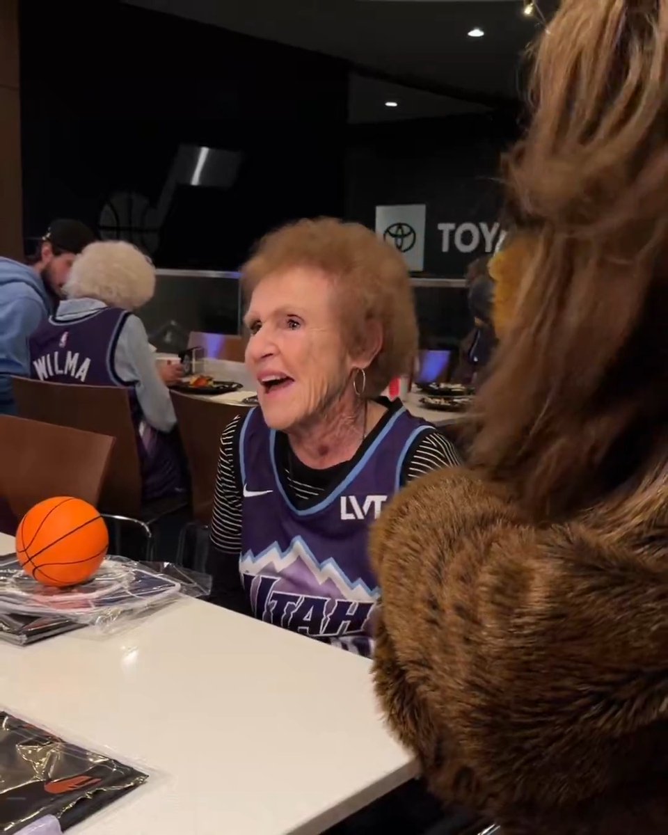 It's our third annual 90s night! 🥳 Fans in their 90s and their guests got the ultimate game experience courtesy of Ryan and Ashley Smith 💜 #TakeNote