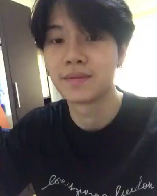 หยิ่นสมัยขายสลัดโรลช่วยที่บ้าน เอ็นดูฮี กินไป บ่นไป รีวิวไป อัดคลิปเองอีก😂 ขายเอาสังคม ไม่เน้นกำไร #yinyin_anw Yinyin