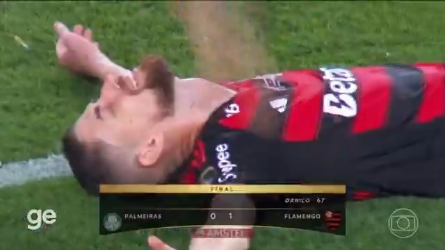 O Hino do Flamengo foi feito pra ser tocado nesses momentos. bizarro como arrepia!