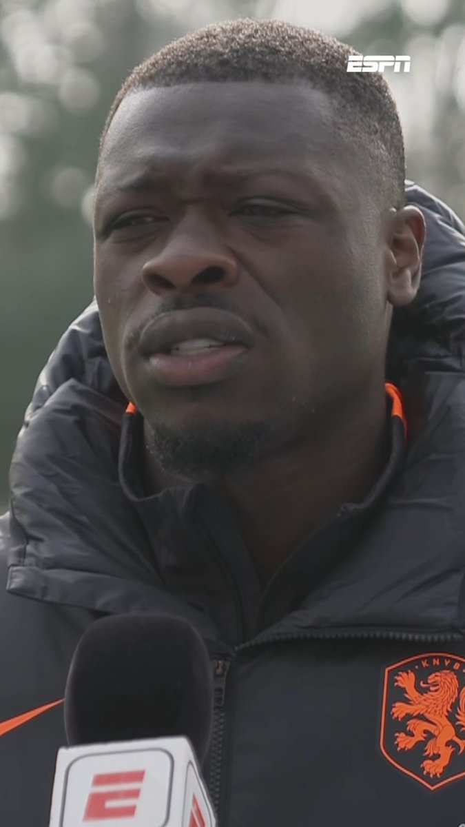 Brian Brobbey heeft geen last van heimwee naar Amsterdam: "Dan denk ik: wat doe ik hier? Zo saai is het daar" 😂