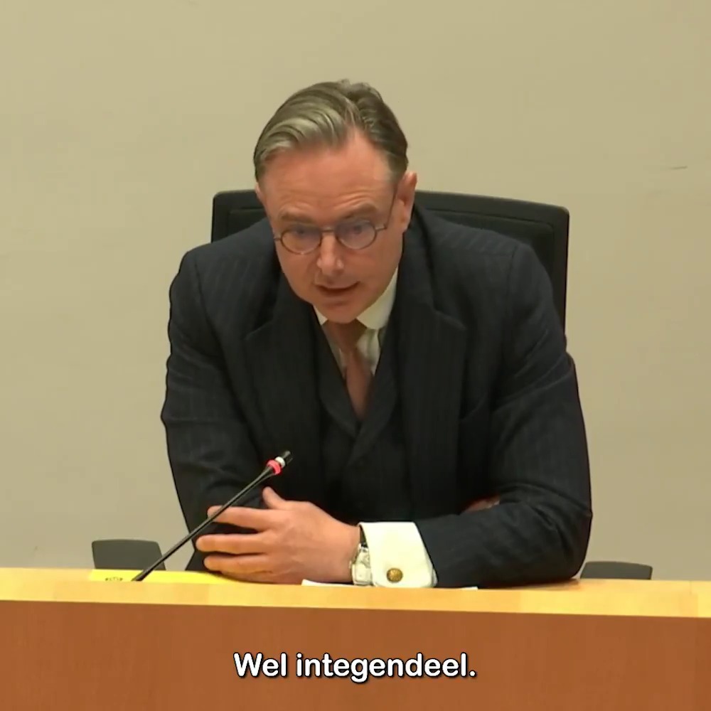 'We torsen een erfenis van slecht beheer, oplopende rente en een loodzware staatsschuld. Dan zou iedereen moeten beseffen dat nu pleiten voor grote cadeaus in alle richtingen weinig realistisch is. Die Vivaldi-weg is de kortste weg naar de bodem', zegt premier Bart De Wever. 👇