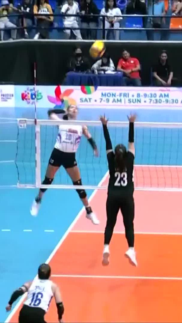 BAON NA BAON 🤯 Kat Tolentino unleashes a fiery attack for the Choco Mucho Flying Titans, clinching Set 2 against the ZUS Coffee Thunderbelles in their 2026 PVL All-Filipino Conference play-in battle. #PVL2026 #TheHeartOfVolleyball