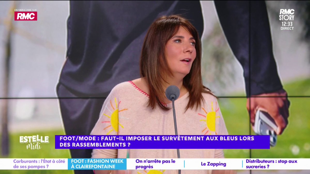 ⚽️ Bleus : tenues des joueurs 🎙️ Estelle Denis : "Ils marchaient les jambes écartées car leur pantalon était trop grand ! Jamais les Italiens n'arriveraient comme ça ! On n'est pas élégants, on est ridicules ! Avec des vêtements chers qui créent un décalage avec le public !"