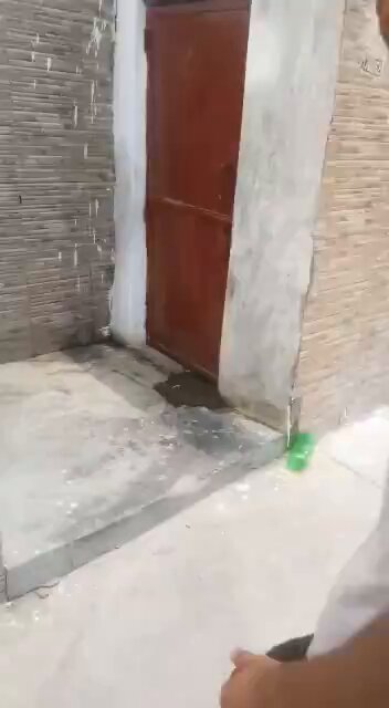 लड़की के साथ रेलवे स्टेशन के वाशरूम में घुसा हुआ कटुआ बोल रहा मेरी बहन है