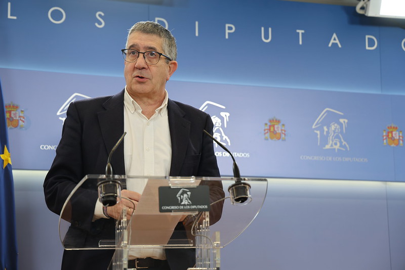 ¿En qué quedamos, Partido Popular? 🤨 1️⃣Piden que las medidas se debatan en el Pleno. 2️⃣El Gobierno convoca el Pleno para este jueves. 3️⃣El PP dice que mejor no verlo el jueves. Su política tiene un nuevo disparate cada día.