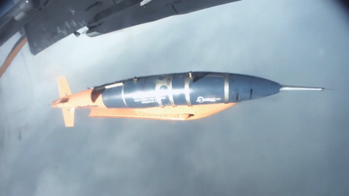 Absolute game changer. Türkiye just showcased the KGK-84, turning a massive 1-ton dumb bomb into a precision-guided glide bomb with a 100km range. It deploys wings mid-air. The capability to strike from a safe distance is insane.