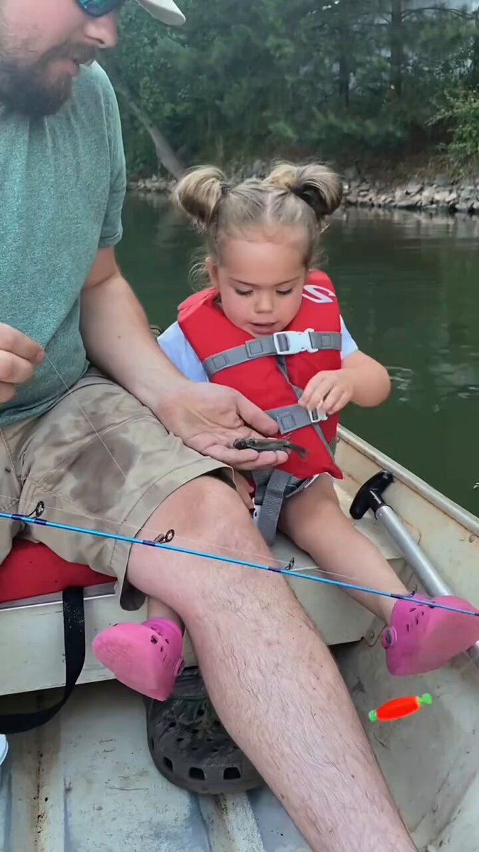 Kids and fish what could go wrong 👦🎣 I’m still laughing 😂