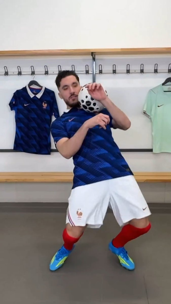 La magia de Cherki y la nueva camiseta de Francia para el Mundial, una combinación perfecta... 🪄 📹 Equipe de France ⭐⭐