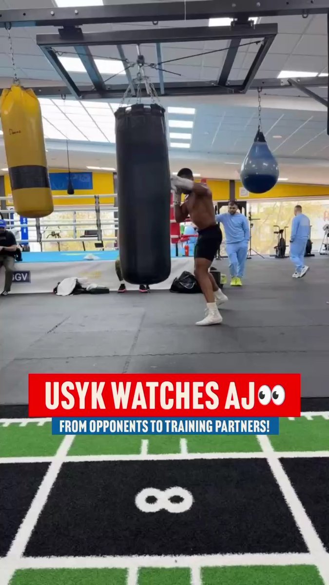Anthony Joshua putting in the work as Ring and unified heavyweight king Oleksandr Usyk watches on 👀