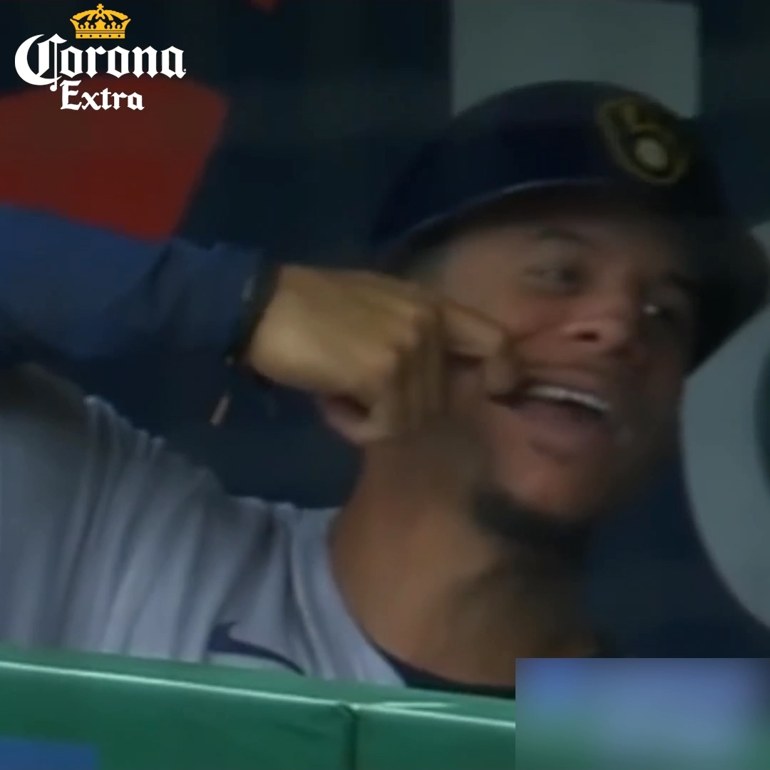 Runner gets faked out for a double play by Jackie Bradley Jr., a breakdown