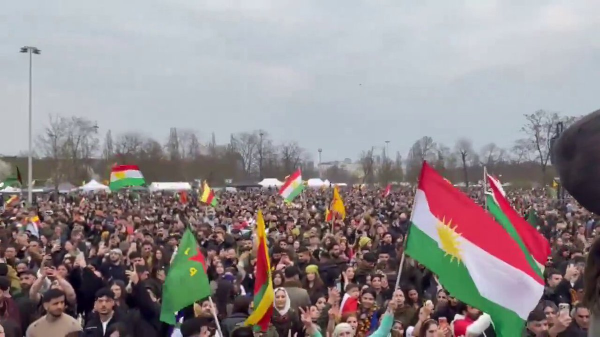 Günay Aslan; “İran’la müzakere, İran’la savaş veya İran’la barış; ne olursa olsun sonuç değişmeyecektir. 🔹Bölge bıçak sırtında ve yangınlar arasında kalmaya devam edecektir. 🔹Kürtler de bundan hayati derecede etkilenecektir. 🔹Sadece Başur Kürdistan değil, Rojhilat, Rojava ve Bakur; Kürdistan’ın ve bütün Kürtlerin kaderi de bıçak sırtında ve yangınlar arasında çizilecektir.” Günay Aslan Nupel Haber yazısından