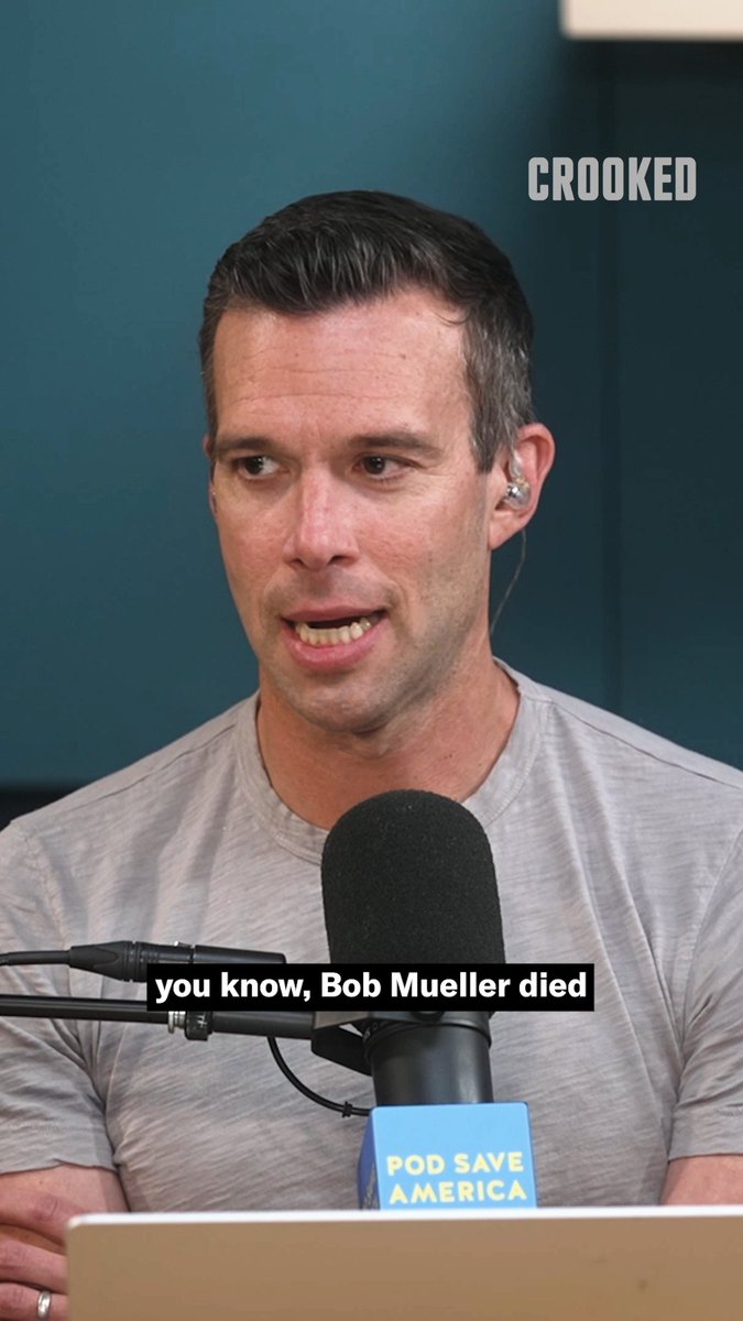 Jon Favreau and Jon Lovett on Trump’s statement following the death of Robert Mueller.