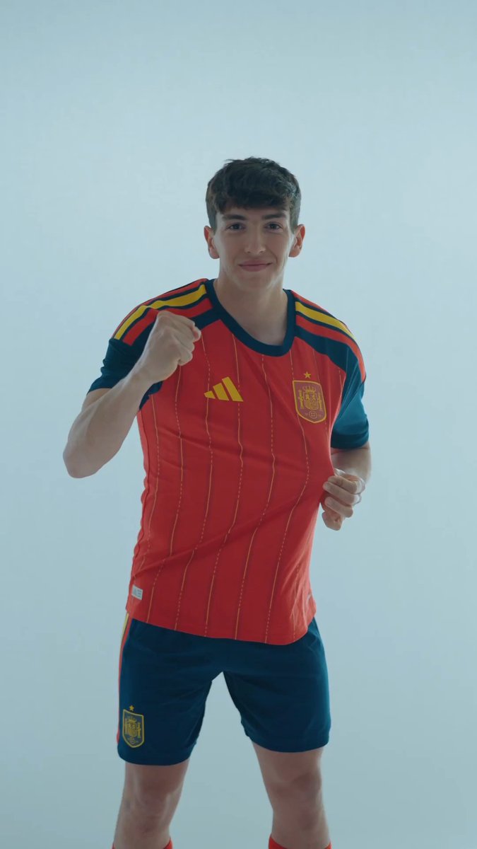 👏🎶👏🎶 Ya nos tocaba vestir la nueva camiseta. ¡Y lo hacemos con ritmazo! #U21EURO | #NuestraBase