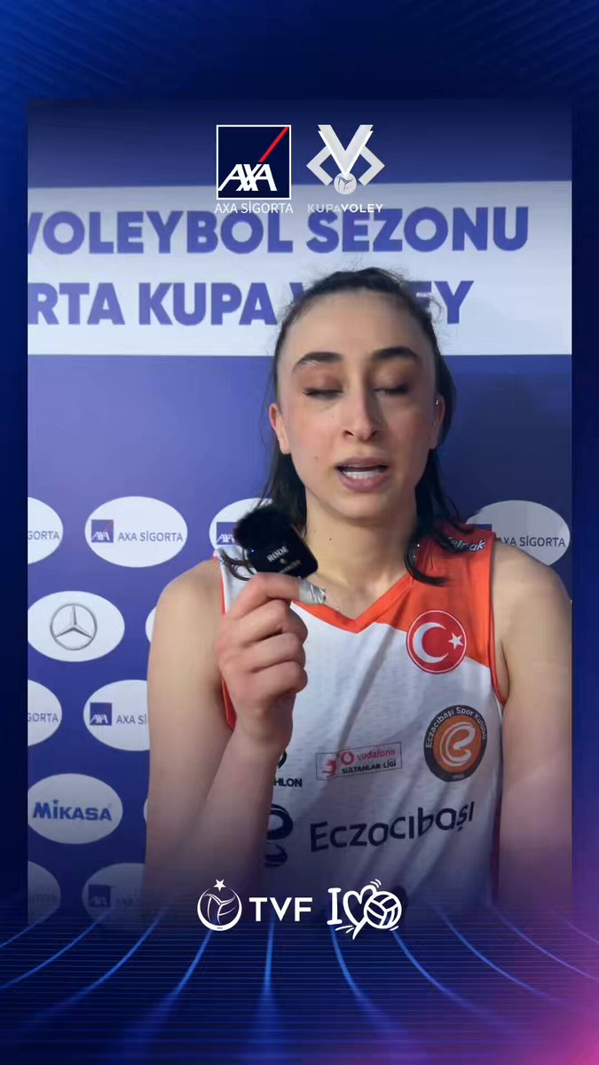 🎙️ Elif Şahin: 4. sette çok güzel bir mücadele vardı, uzun zamandır bu kadar kaliteli voleybol oynamamıştım. Son 2 yıldır yarı finalde Vakıf'la, finalde Fener'le oynuyorduk. Şimdi Vakıf'la final oynayacağız. Heyecanlıyım, mutluyum.