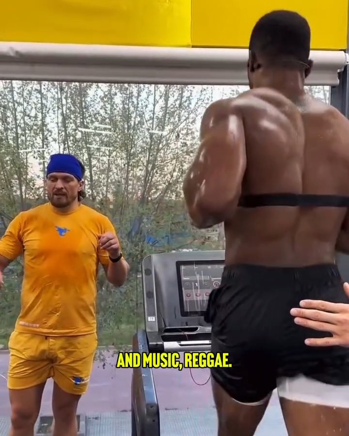 🗣️ "We're now in Miami Beach." Visualization with Oleksandr Usyk and Anthony Joshua 😂