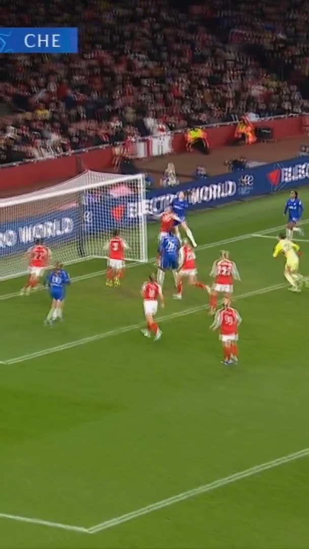 Chelsea think they have a goal back, but it gets disallowed 🧐