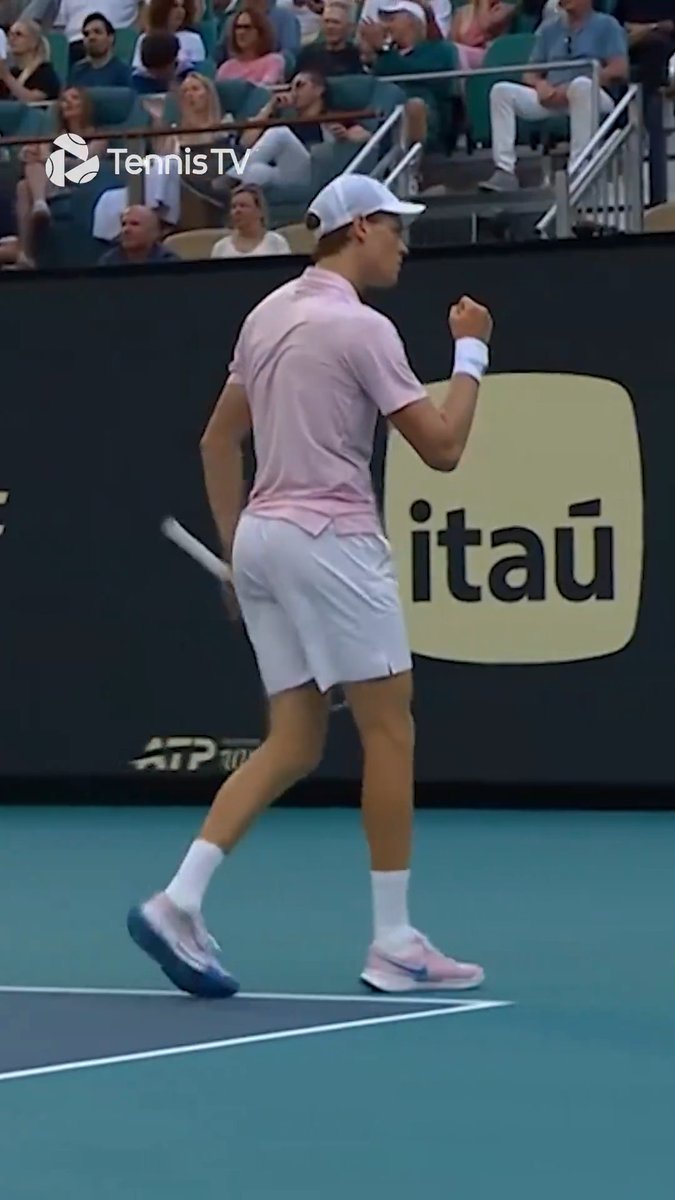 ELITE hand skills 💯 😮‍💨 Miami Open | #MiamiOpen | Jannik Sinner