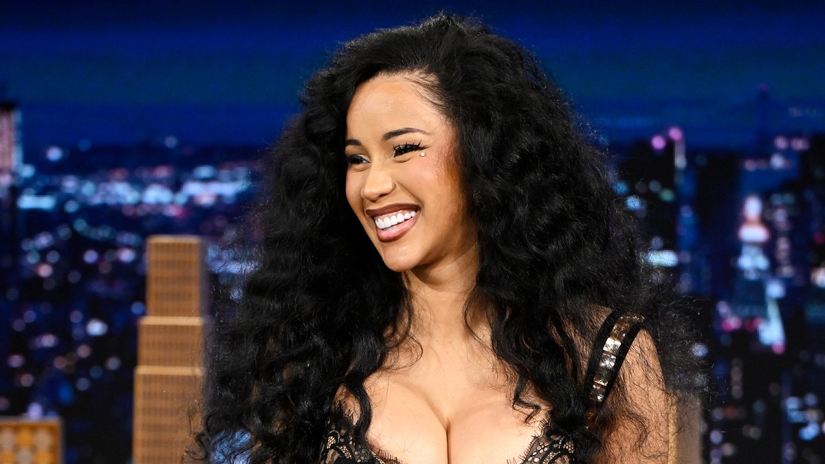 .Cardi B smelled like chicken caesar salad for 6 months straight after putting raw garlic in her hair 😭 #FallonTonight