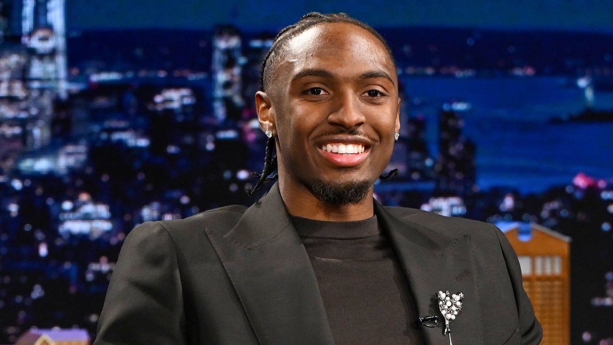 .Tyrese Maxey and LeBron James try to one-up each other by seeing who arrives earlier to a workout 🤣 #FallonTonight
