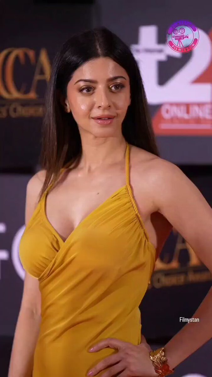 She looks stunning in her yellow dress 😋🥵 : Vedhika
