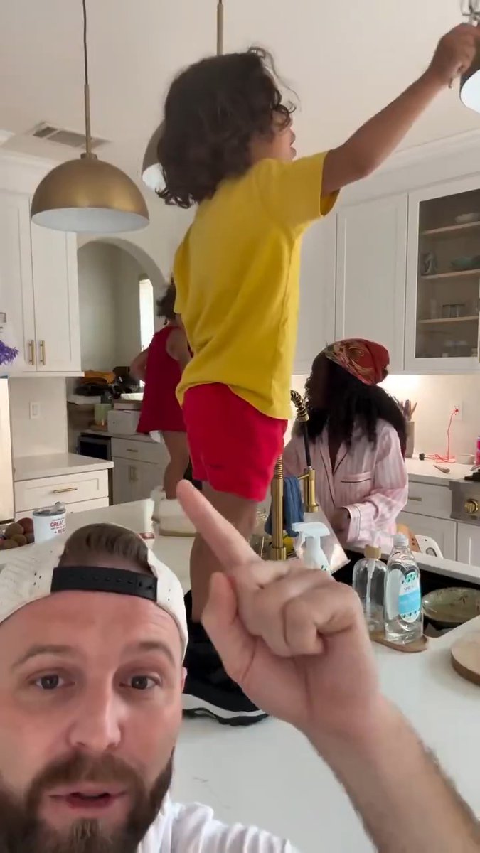 I thought he was reacting to a video 😂