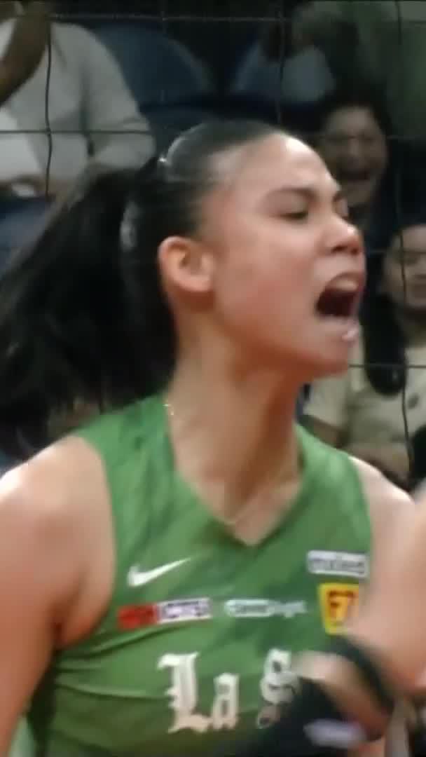 ANGEL UNCHAINED 🪽 Angel Canino delivers the finshing blow in the third set as the DLSU Lady Spikers mount a counterattack against the UST Golden Tigresses to seize the lead in Round 2. #UAAPSeason88 #StrengthInMotionHopeInAction #LegendsStartHere