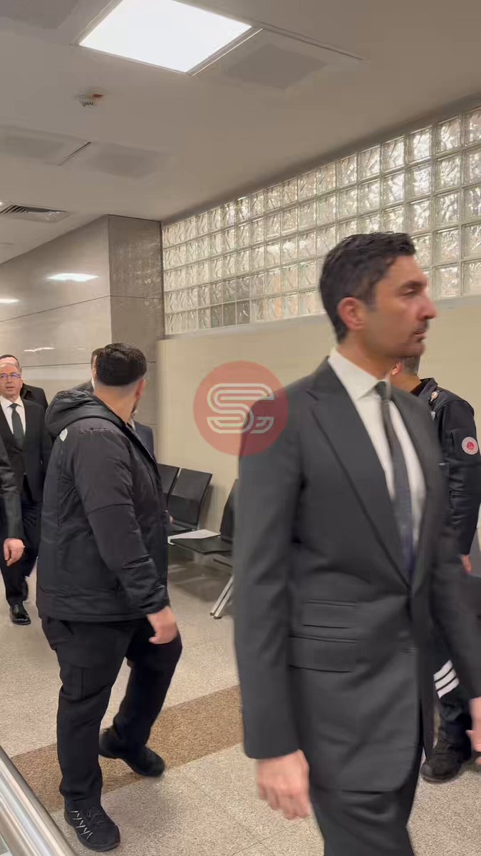 Metehan Baltacı'nın 10 yıl 4 ay hapsi istenen dava başladı. • Okan Buruk, Kazım Karataş, Doğan Alemdar ve Bertuğ Yıldırım destek için adliyeye geldi. • Baltacı, 'şike ve teşvik' ile 'nitelikli dolandırıcılığa teşebbüs' suçlarından yargılanıyor.