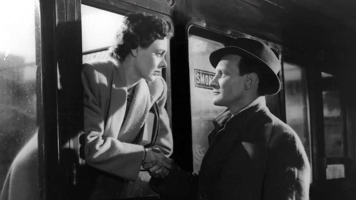 🕰️ The iconic Brief Encounter clock returns to Carnforth Station after restoration, 80 years after the film's release. 🎬 The clock, first installed at the station in 1895, was removed in 2020 for restoration and to have its fixings remade. 👉