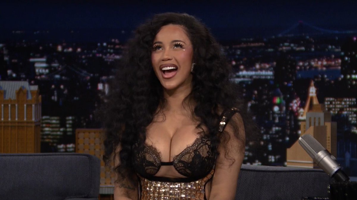 .Cardi B flies over the crowd โfor the plotโ during her Little Miss Drama Tour ๐
#FallonTonight