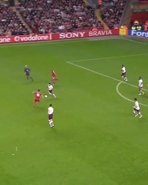 Btw, Walcott or Gabriel Martinelli, who's faster?