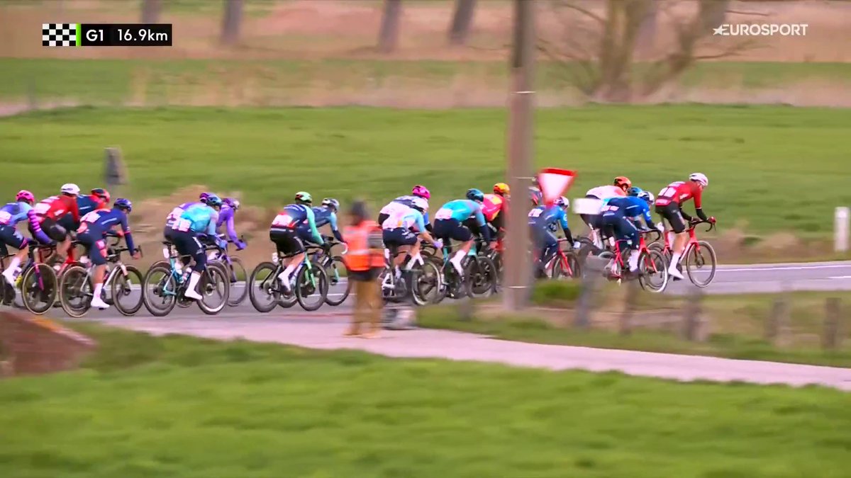 And that's how Unibet Rose Rockets got their first Word Tour victory today: Dylan Groenewegen was easily the strongest man in Ronde van Brugge and beat Jasper Philipsen in the final sprint. 3 victories in one week, flying! 🚀 #RondevanBrugge