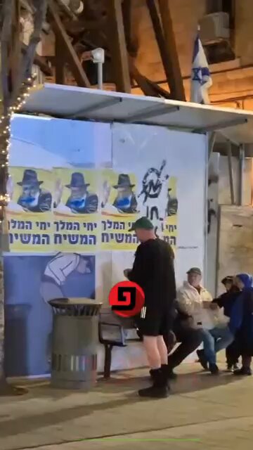 כל הכבוד! איזה צדיק. ולהבא במקום ספריי מזהם, להזמין מאיתנו מדבקות ״זהירות כת מסוכנות״ ולשים על פניו של משיח השקר. כל המדביק מדבקה אחת כאילו הציל עולם ומלואו.